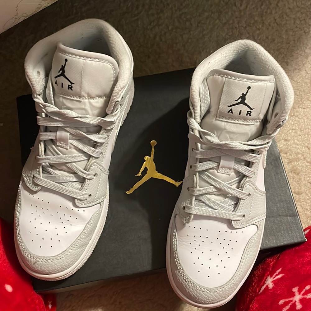 Air Jordan 1 MID SE GS gray camo